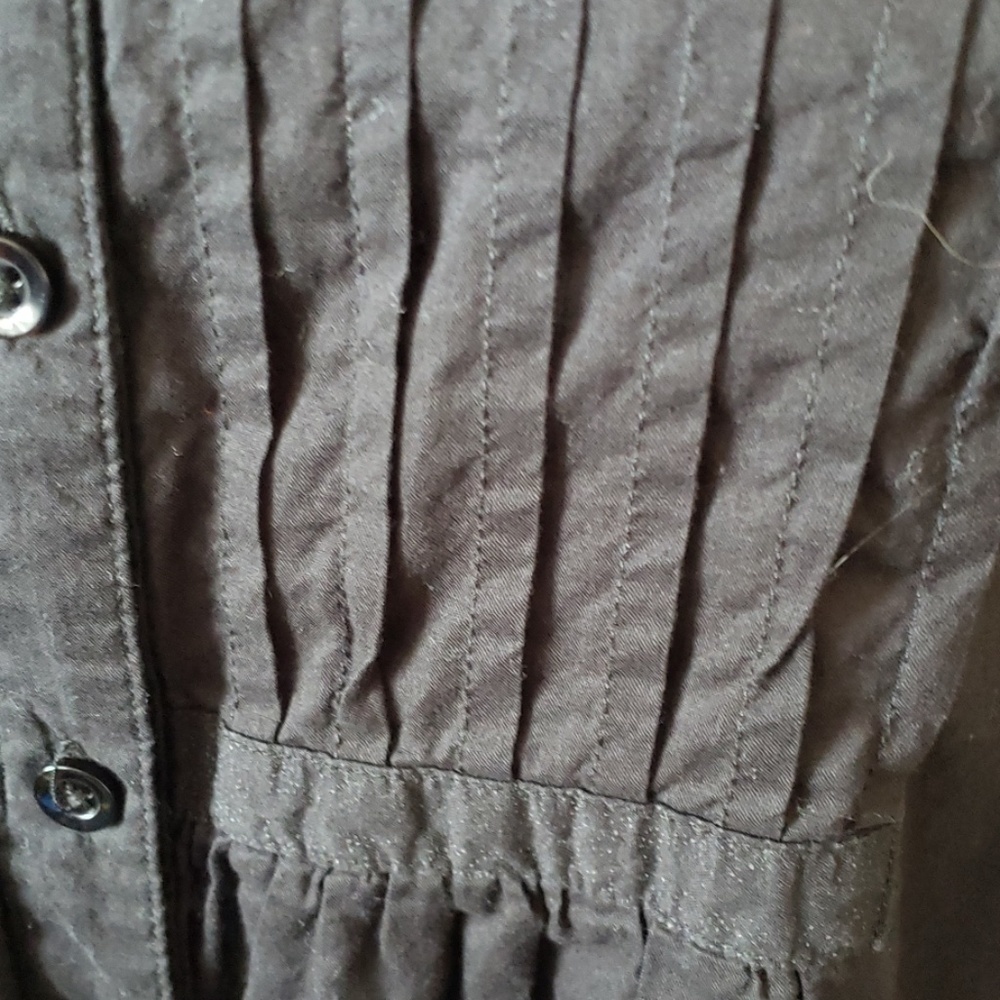 *PRICE DROP*
White Stag black v-neck tunic with tie sleeves - Picture 3 of 3